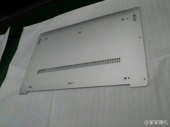 小米筆記本？看樣子面板是鋁模具